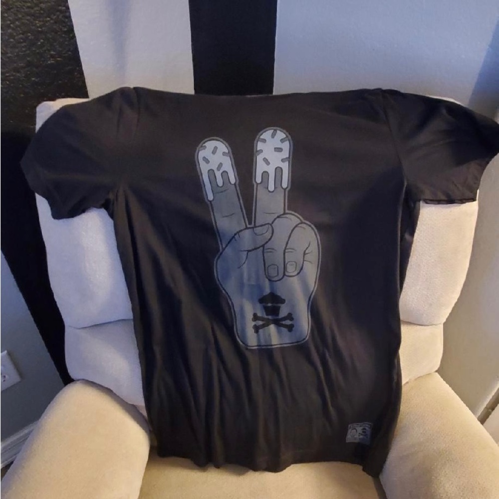 Johnny Cupcakes BLM